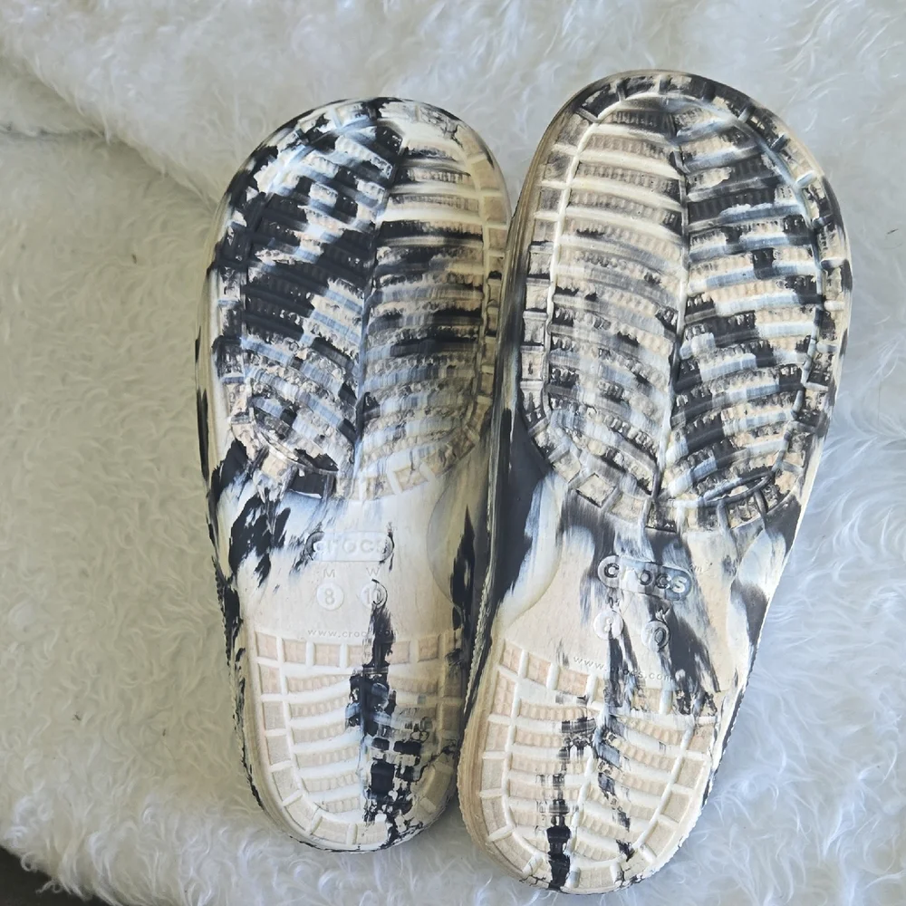 CROCS‎ Men's Monochrome Swirl Sandals